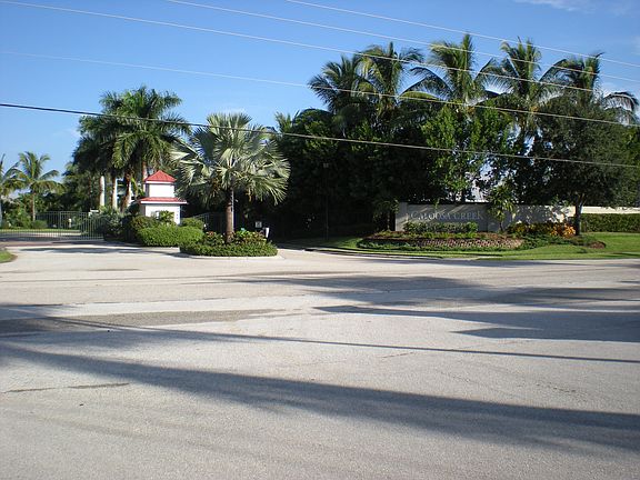 Caloosa Creek Gate Entrance 