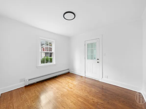 246-14 137th Road image 13 of 26