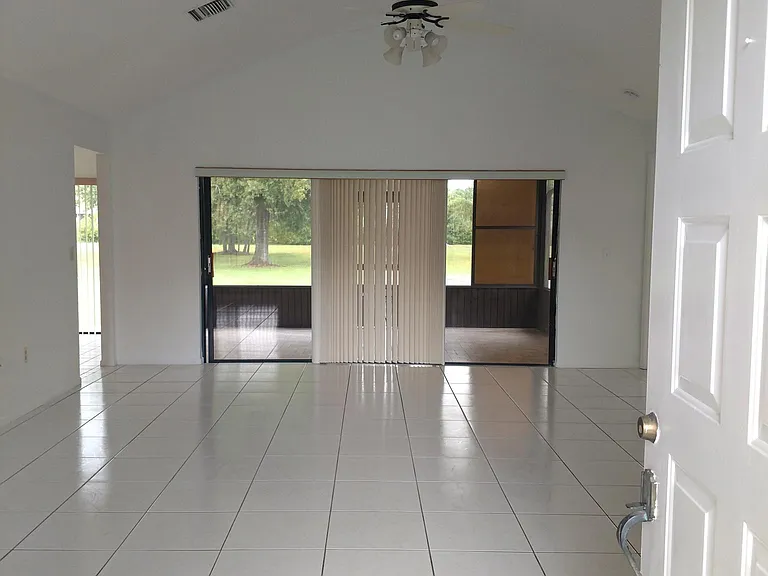 2696 La Alameda Ave — Photo 12