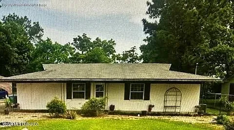 98 Russell Blvd — Photo 1