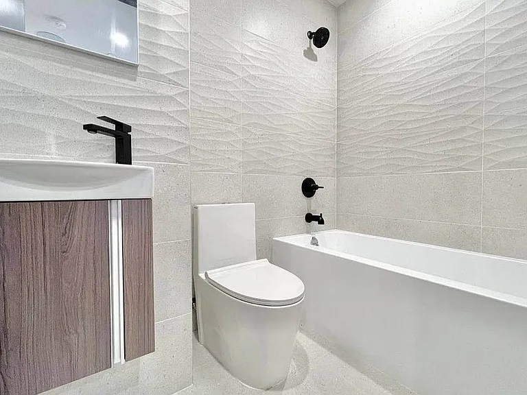 304 Water St #1B — Photo 3