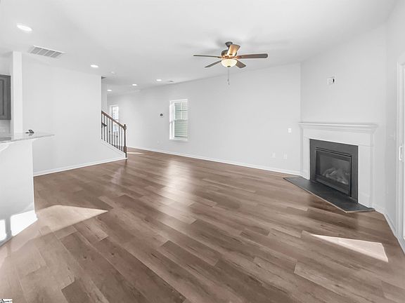 3rd image of 149 Highland Park Ct
