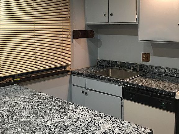 5th image of 1205 Bristol Dr APT 9