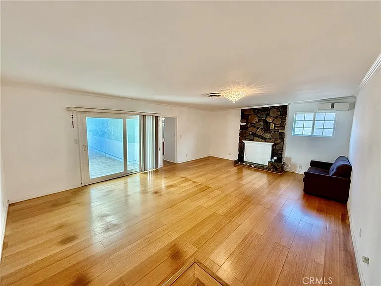 1712 Walnut St — Photo 7