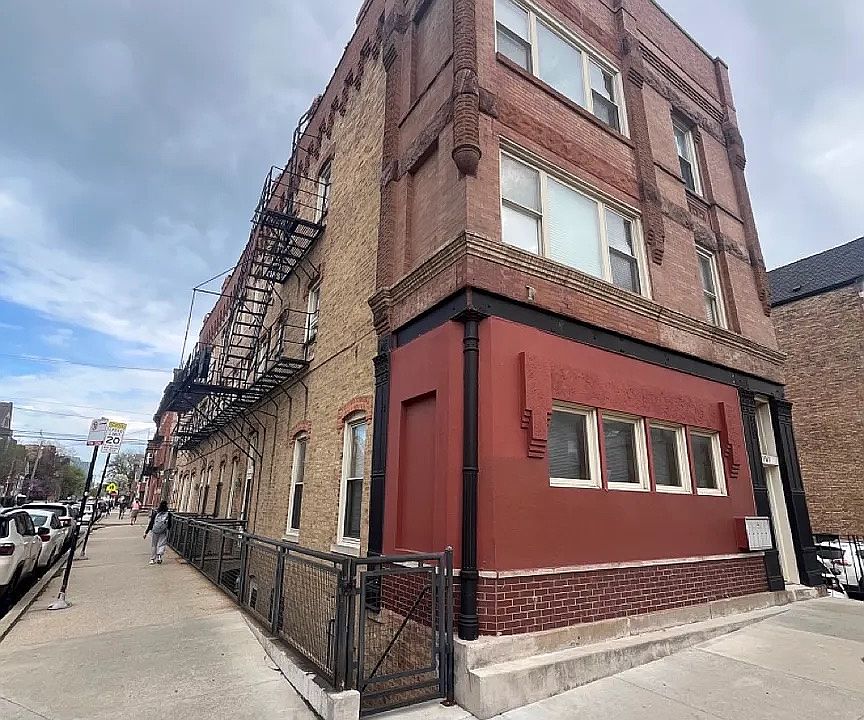 1st image of 1363 N Bosworth Ave APT 6