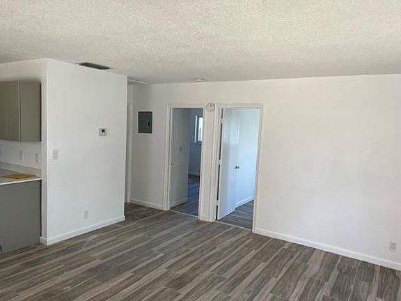 5th image of 220 SE 22nd Ave APT 1