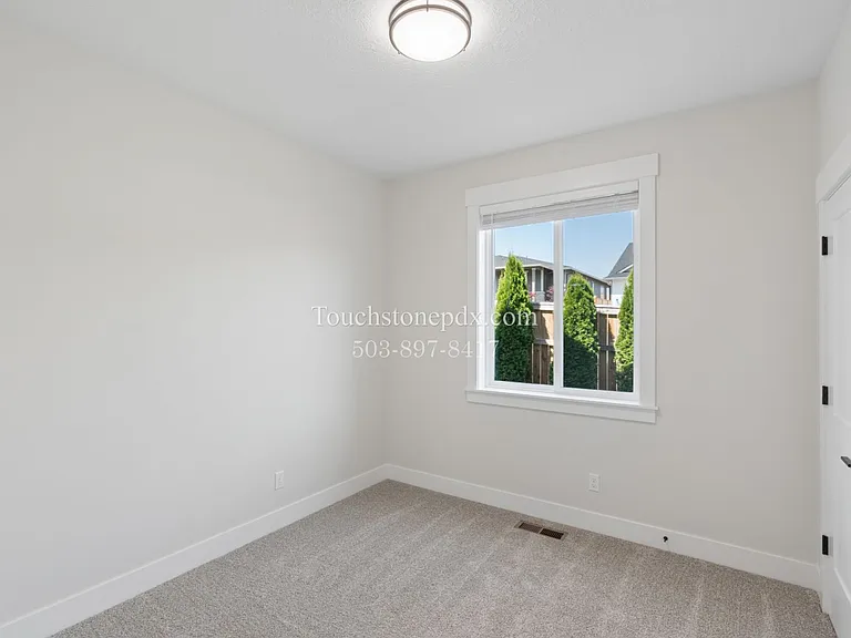 740 Jordan Elizabeth Ave SE — Photo 34