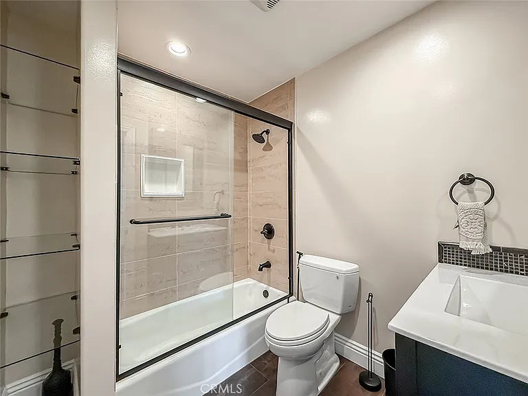 5960 Balcom Ave — Photo 21