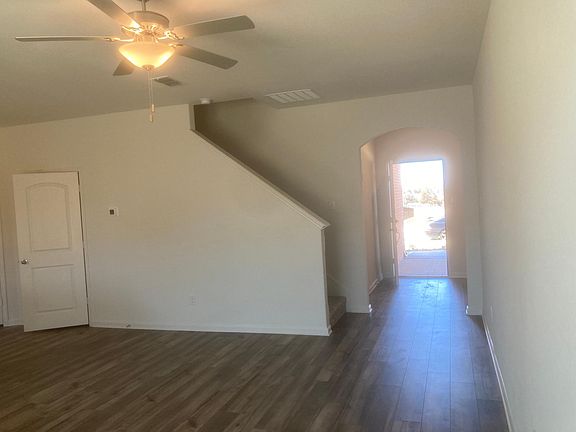 3rd image of 608 Fountain Dr