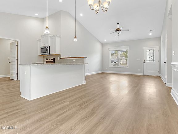 4th image of 272 Marsh Haven Dr