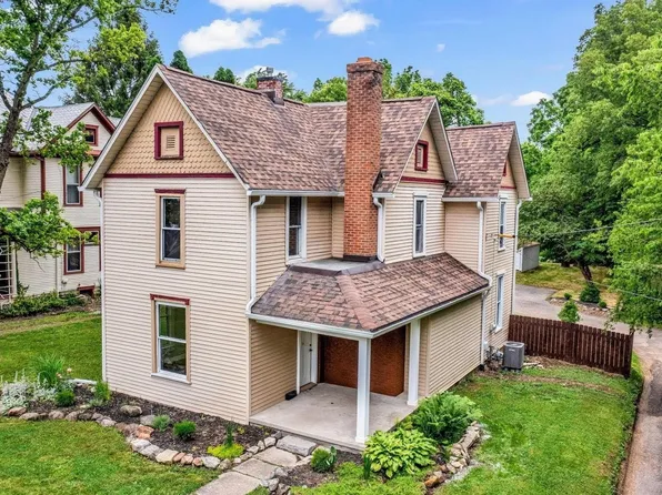 448 W William St, Delaware, OH 43015