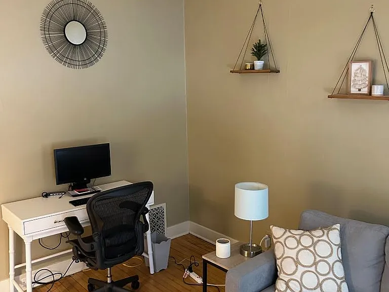 219 College Ave NE — Photo 2