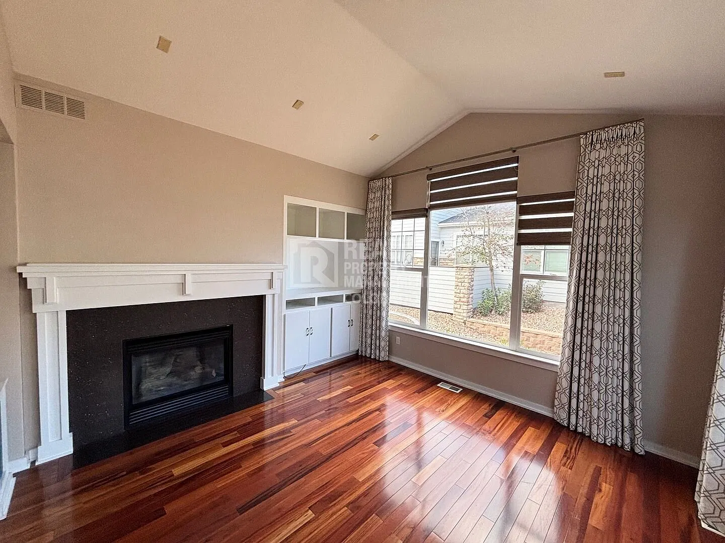 Spacious 3-Bedroom Townhome with 2 Flex Spaces and Finished Basement — Photo 2