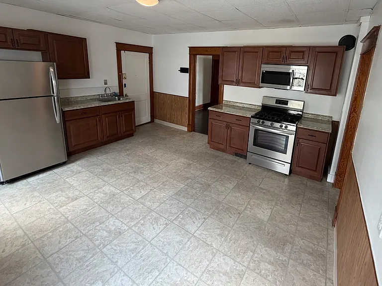 368 Allen St #2 — Photo 2