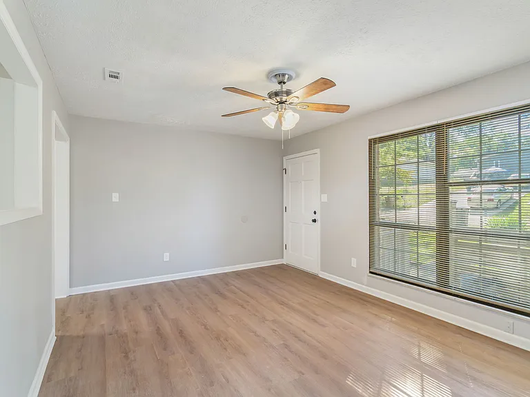 2809 Lay Ave — Photo 3