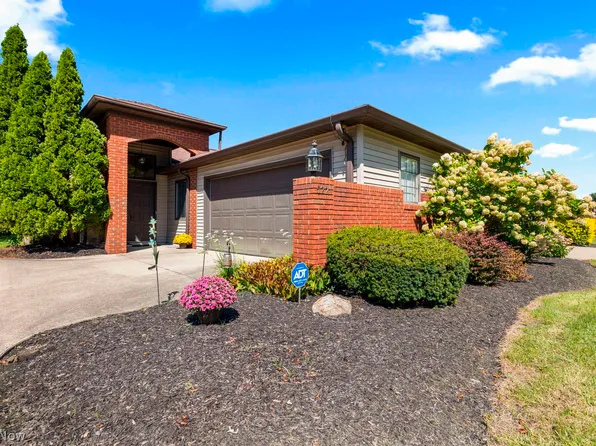 5221 Parkhurst Dr, Sheffield Village, OH 44054