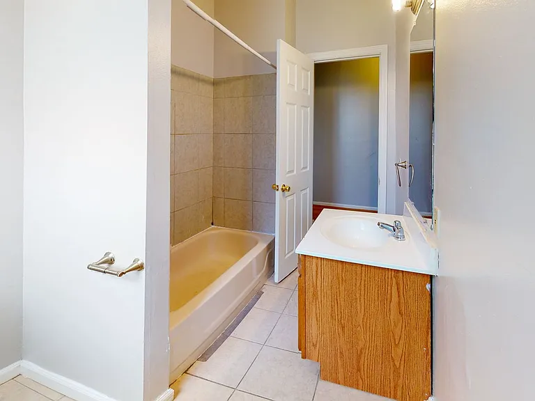 2610 Woodburn Ave #1 — Photo 9