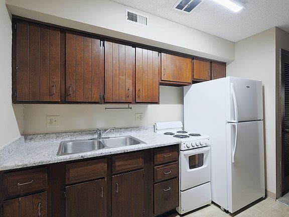 3rd image of 1519 A St APT 4