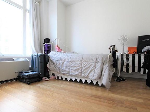 4th image of 325 5th Ave APT 20F
