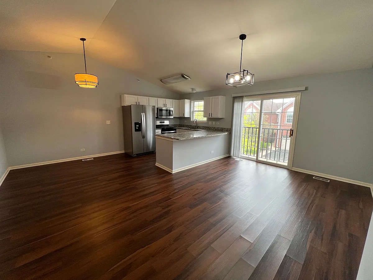 Building Photo - 979 Kensington Dr