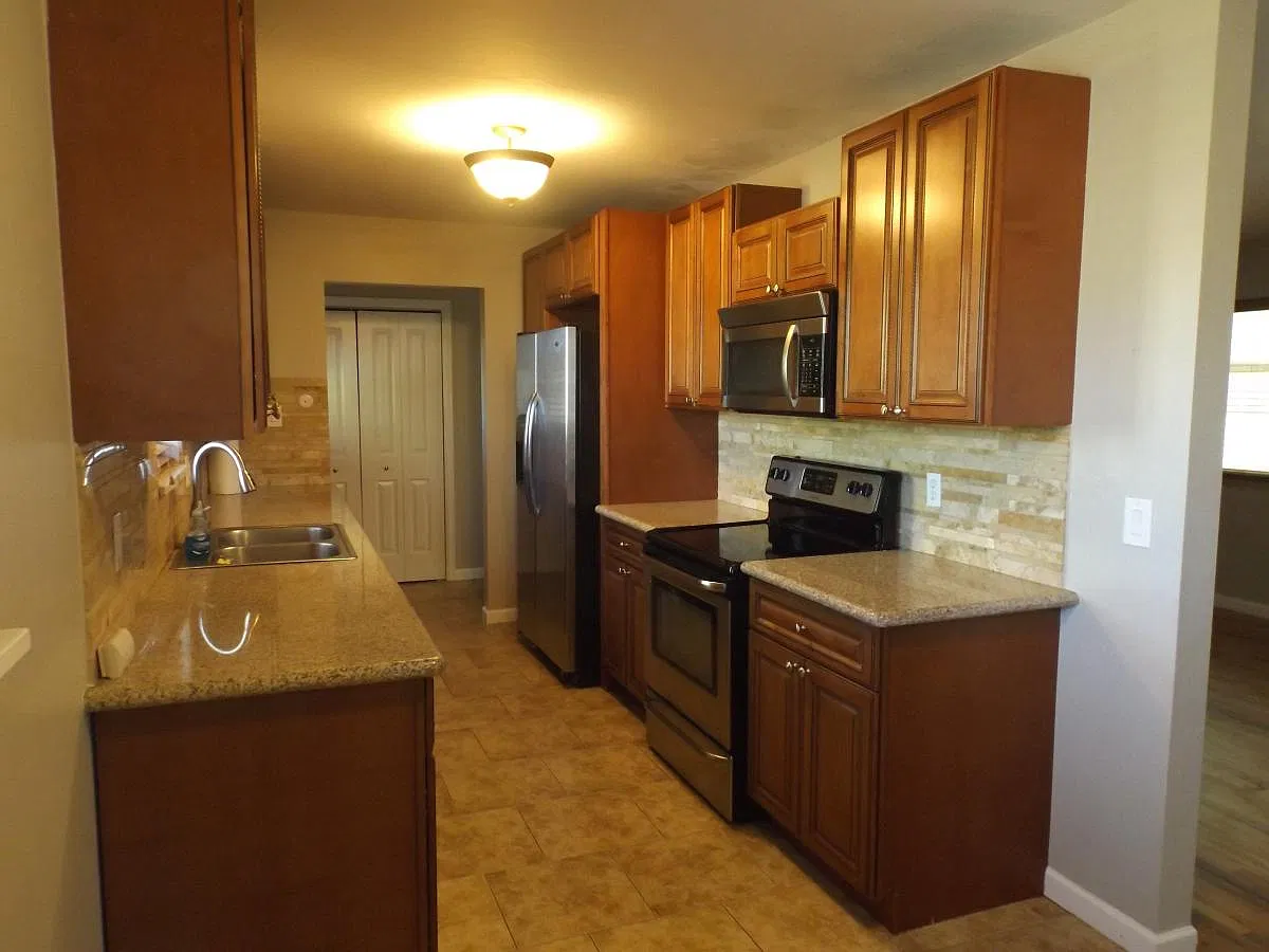 5 bed, 2500 sqft, $3,375 — Photo 2