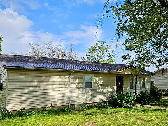 3rd image of 110 Edith St