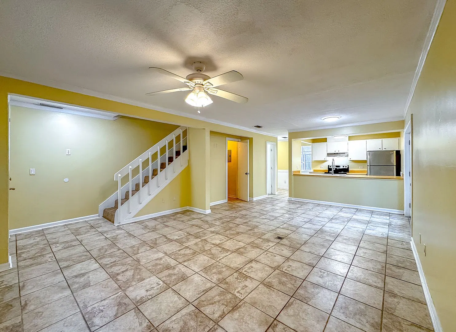 COOL 2/2.5 in Popular Timbers Neighborhood with HUGE Master, Stainless Appliances, Porch, & Commu... — Photo 4