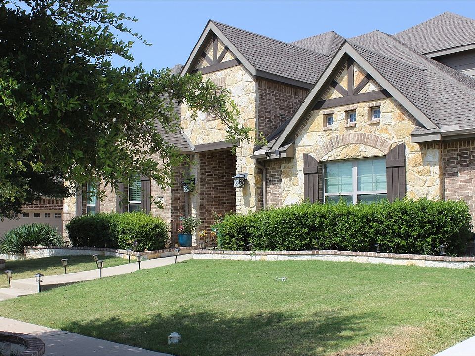 1st image of 303 Wisteria Way