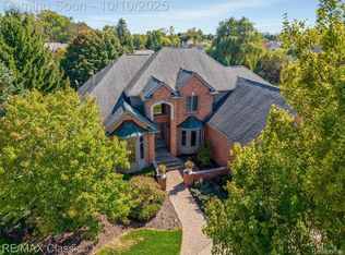 7040 Royal Villa Ct, Canton, MI 48187