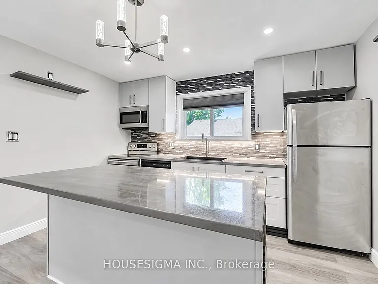 122 Chadburn St — Photo 11