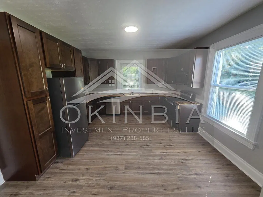 232 Mercer Ave — Photo 4