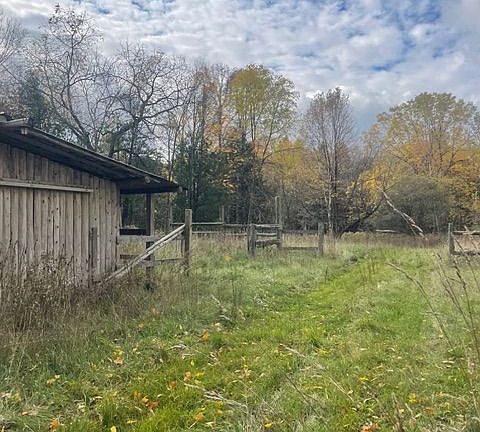 3rd image of 7574 White Rd