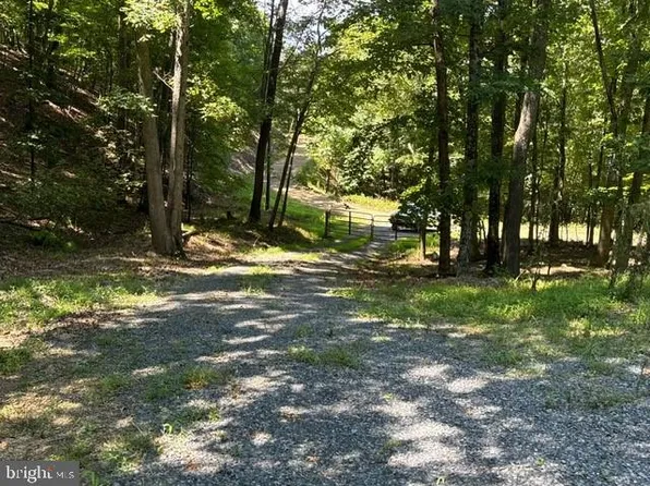 1131 Caribou Dr, Springfield, WV 26763