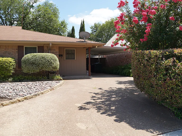 5011 Melbourne Dr #1 — Photo 2