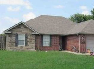 1463 Hutchinson St, Pea Ridge, AR 72751