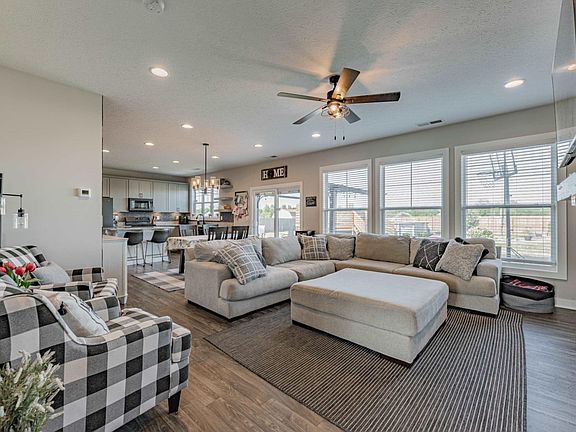 5th image of 4804 White Chapel Dr