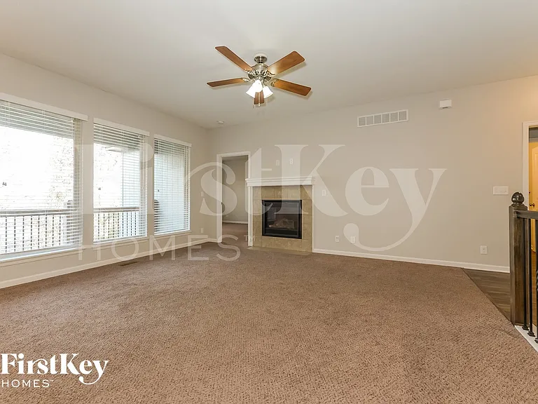 416 Rachael Cir — Photo 2