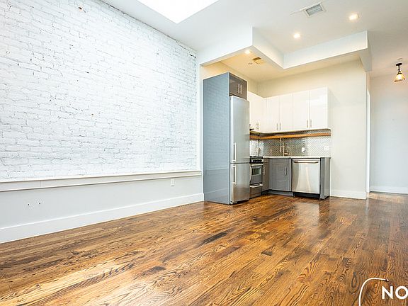 3rd image of 6015 Myrtle Ave #P