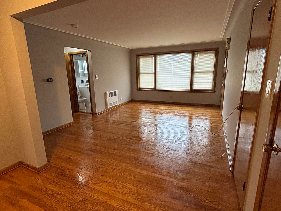 Bright and Spacious Living and Dining Room