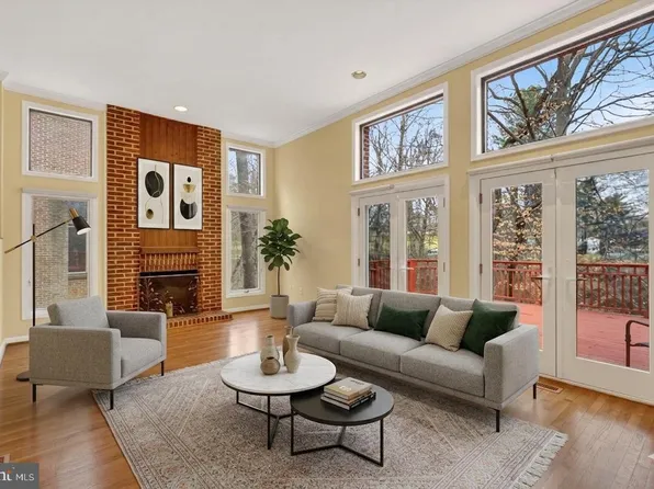 7523 Bradley Blvd, Bethesda, MD 20817