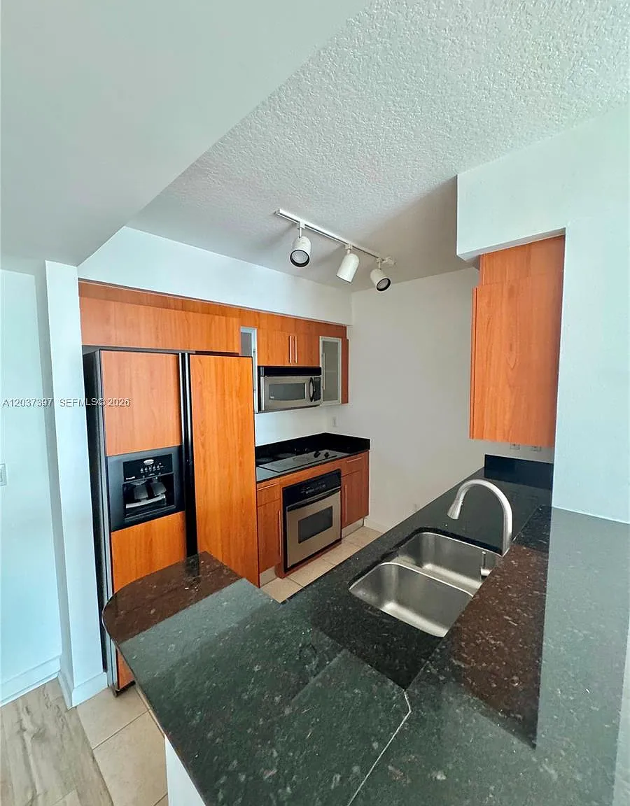One Miami West Condo — Photo 1