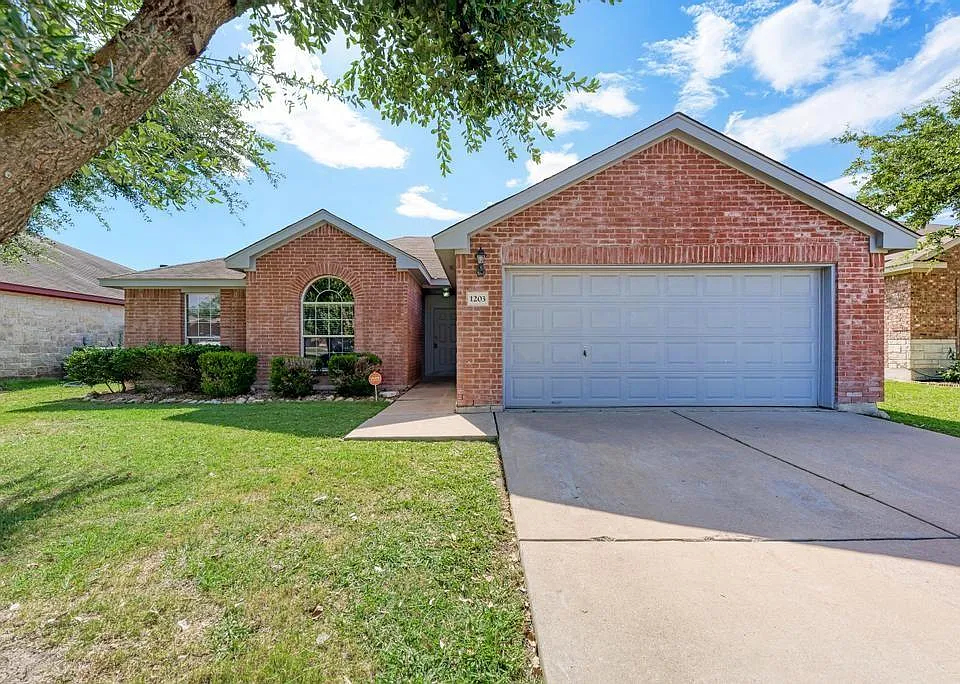 1203 Tricia Cv