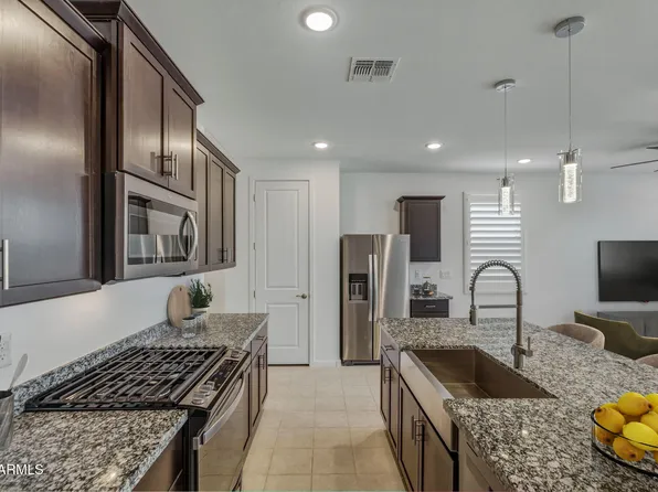 17302 W RUNNING DEER Trail, Surprise, AZ 85387