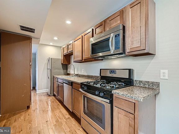 4th image of 1702 W Lombard St