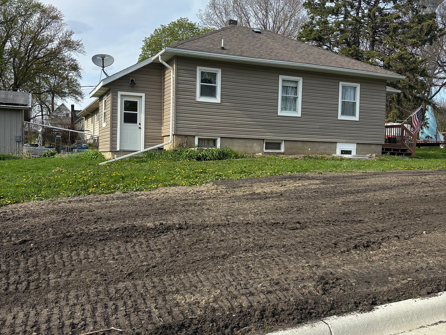 3 bed, 1000 sqft, $800 — Photo 1