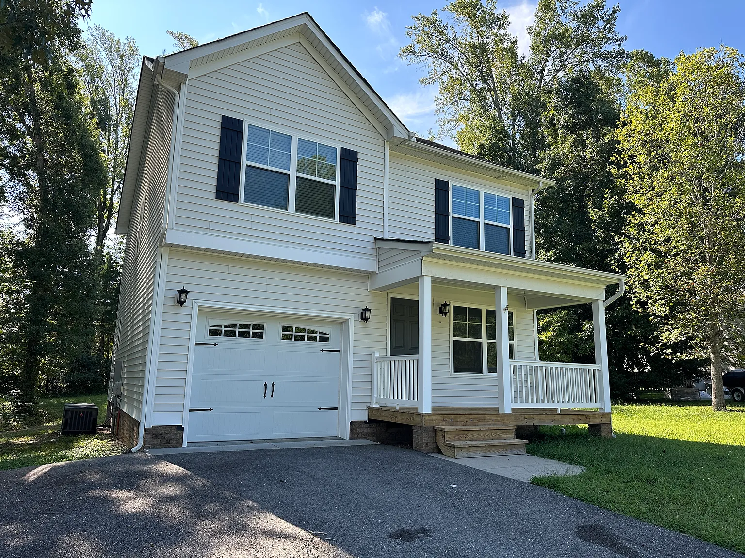 3 bed, 2.5 bath, 1599 sqft, $2,400 — Photo 2