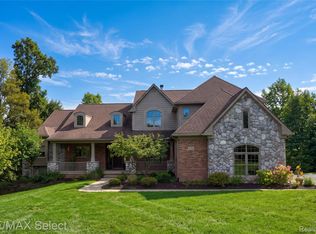 10454 Heron Ct, Fenton, MI 48430