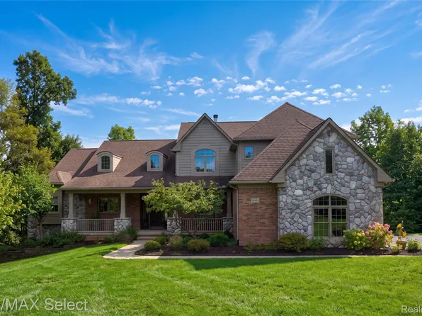 10454 Heron Ct, Fenton, MI 48430