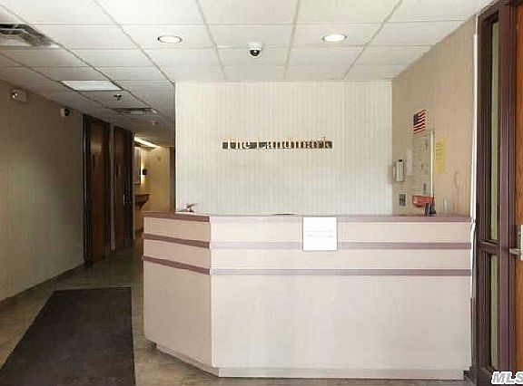 4th image of 99 Tulip Ave Ste 402