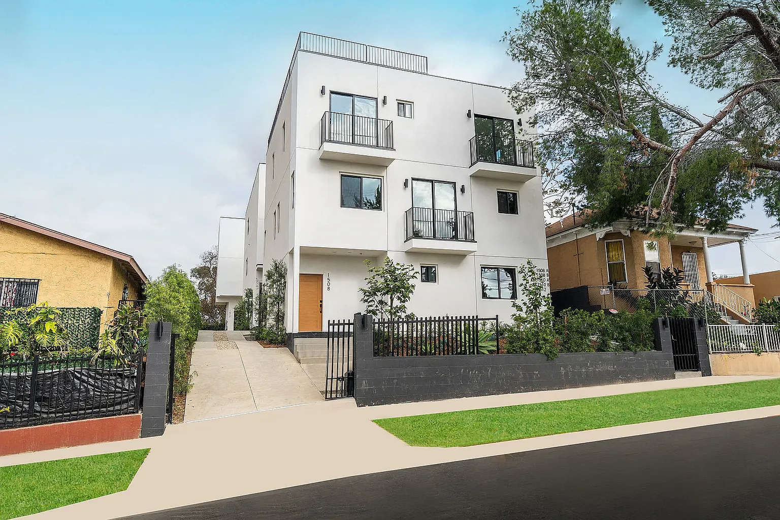 3 bed, 1284 sqft, $3,450 — Photo 1